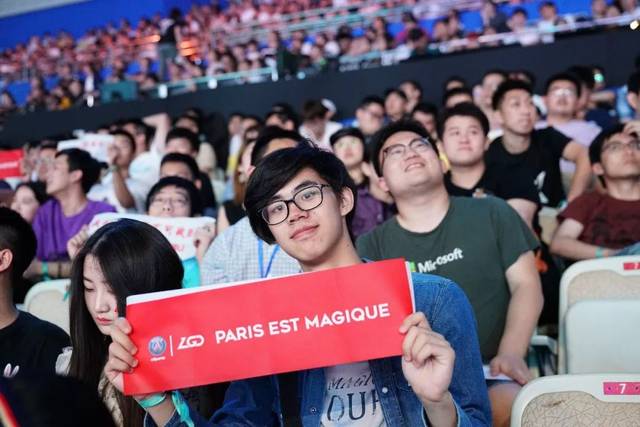 今日LPL赛事预热海报：剑风卷峡谷，佳节邀共度