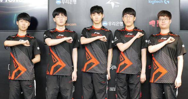 今天的转会摘要： Invictus Gaming 的“全明星”战队组建完成！ Scout 加入 JD Gaming ，与 Peyz 组成“Korean Double C”